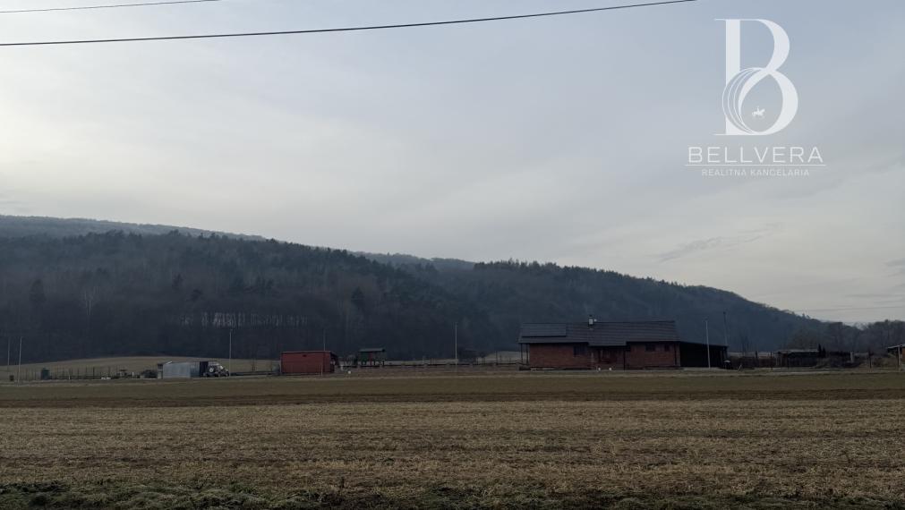 Pozemok pre rodinný dom 698 m² – ticho, priestor a blízkosť Prešova