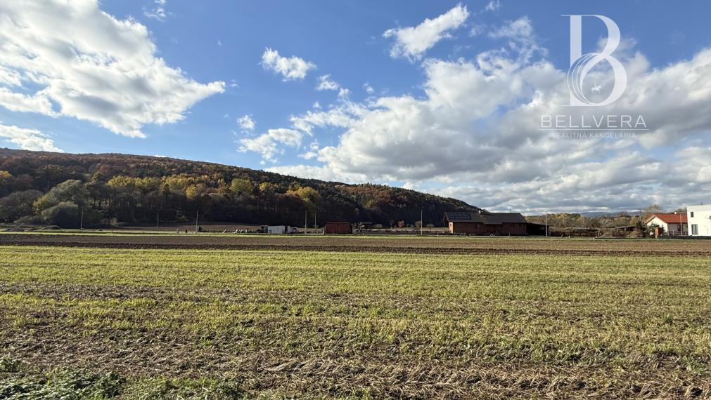 Pozemok pre rodinný dom 698 m² – ticho, priestor a blízkosť Prešova