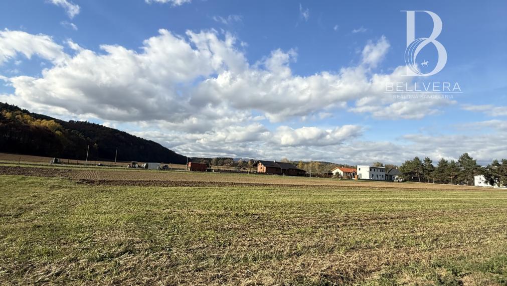 Pozemok 673 m²  s IS na výstavbu  bungalovu v Kojaticiach