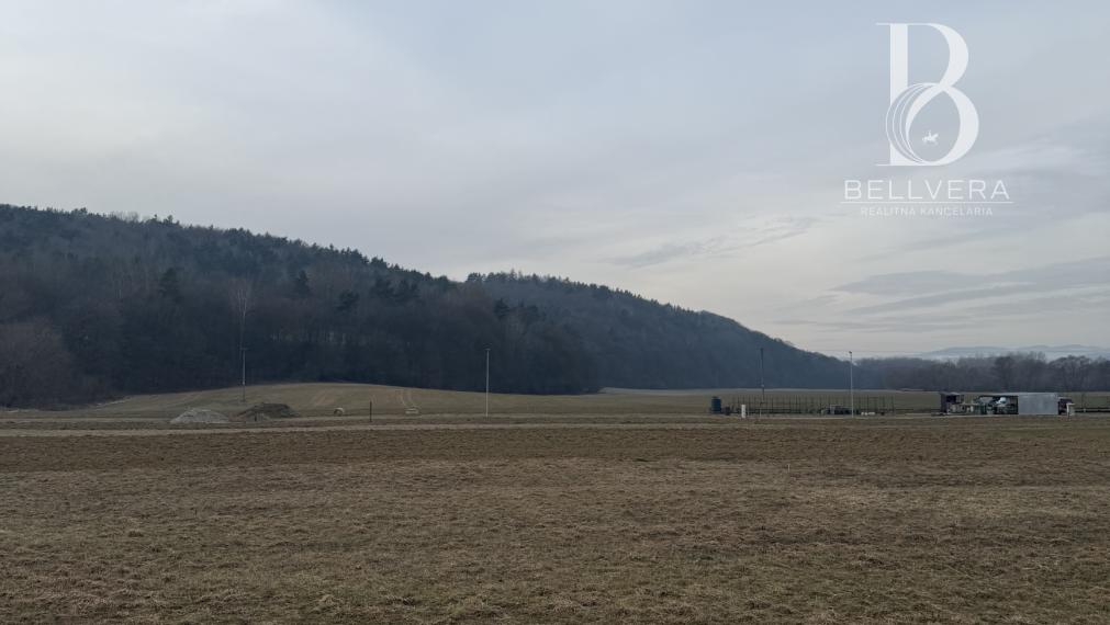 Ideálny pozemok na rodinný dom, 574 m², pri Prešove