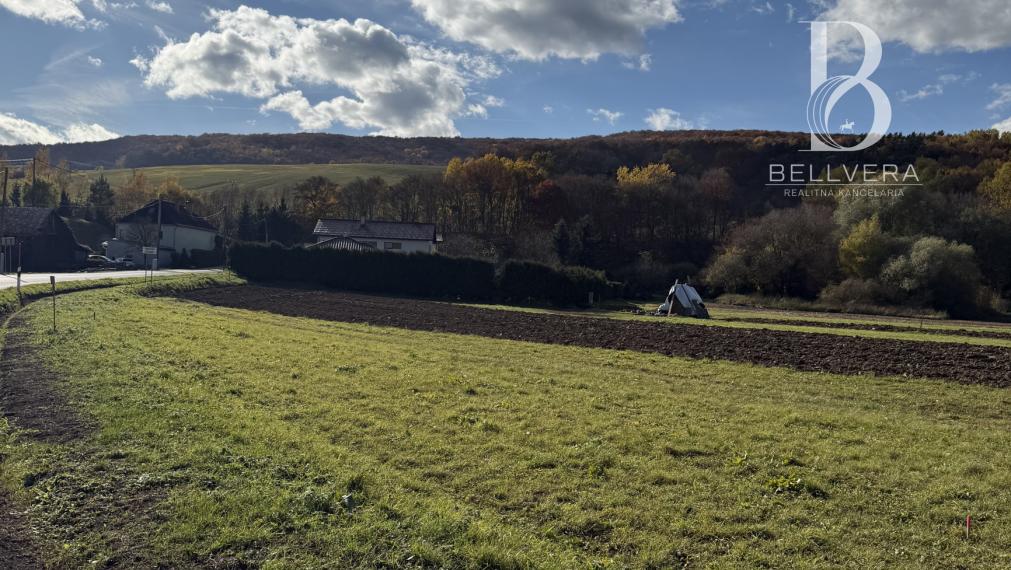 Ideálny pozemok na rodinný dom, 574 m², pri Prešove