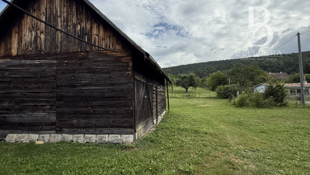 REZERVOVANÉ |Rodinný dom s garážou, stodolou a záhradou 1241 m² – Stuľany