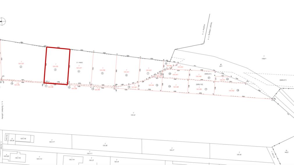 Priestranný stavebný pozemok 743 m² – pokojná lokalita pri Prešove