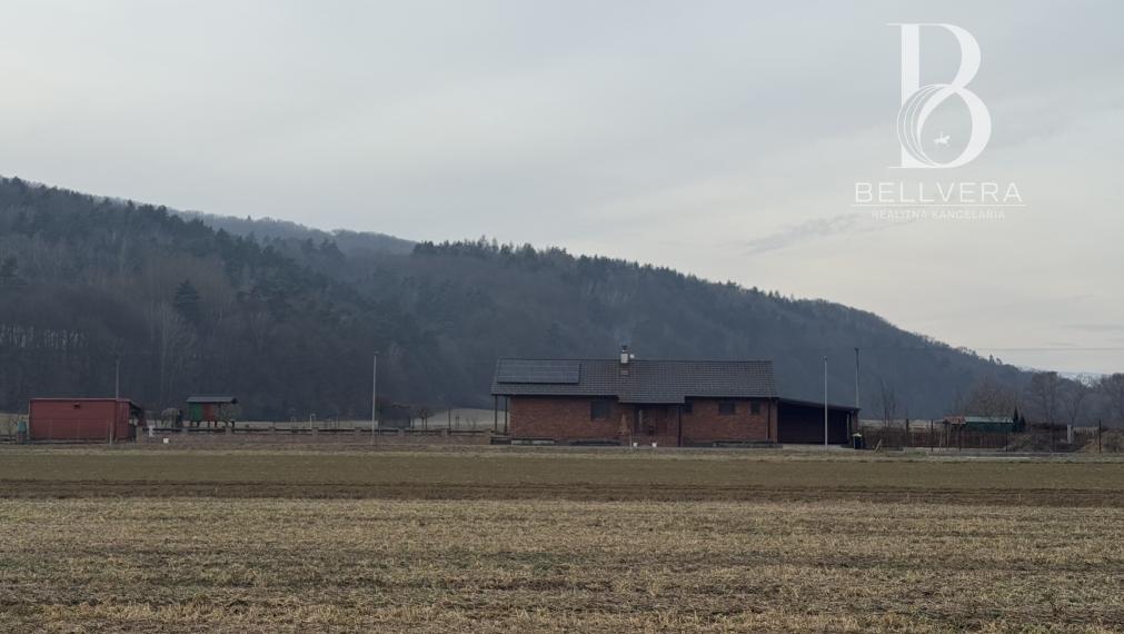 Pozemok pre rodinný dom 698 m² – ticho, priestor a blízkosť Prešova