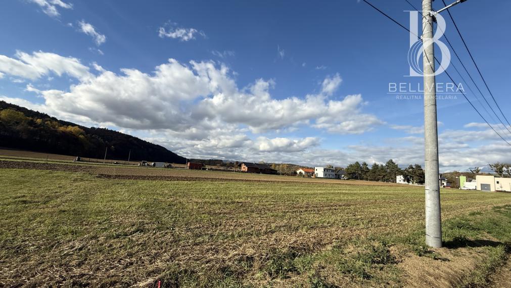 Pozemok 673 m²  s IS na výstavbu  bungalovu v Kojaticiach