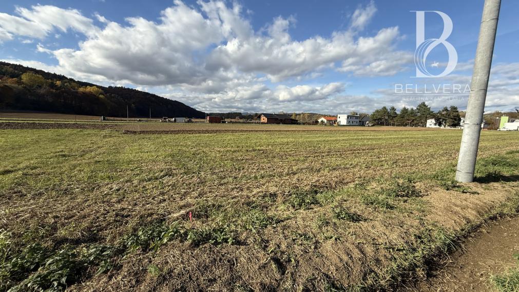 Kompaktný pozemok 647 m² v novej zóne rodinných domov Prešov