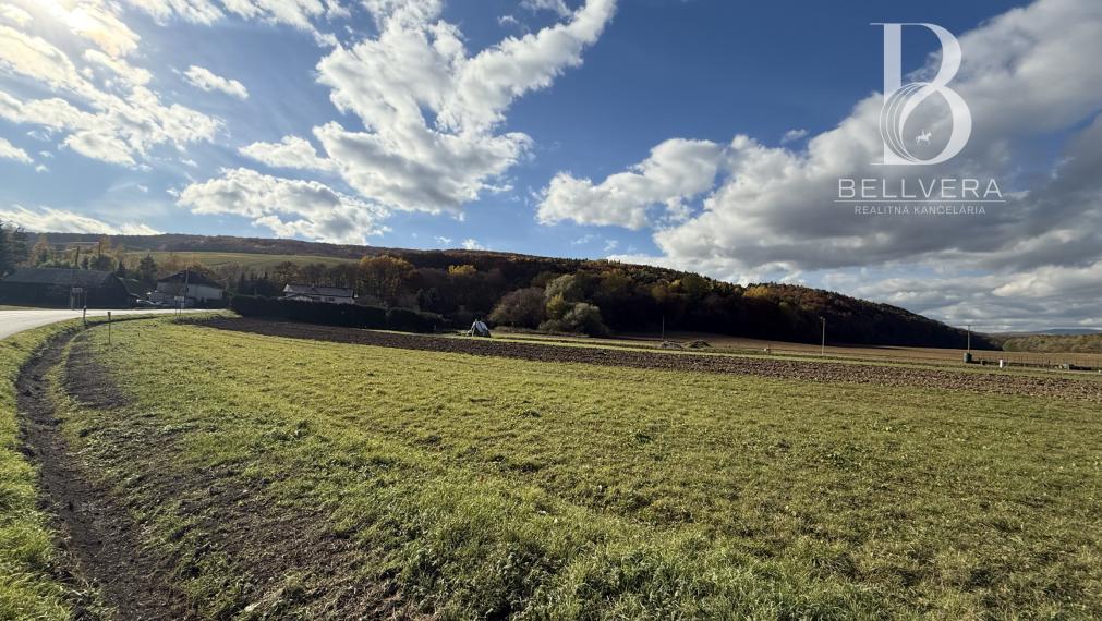 Ideálny pozemok na rodinný dom, 574 m², pri Prešove