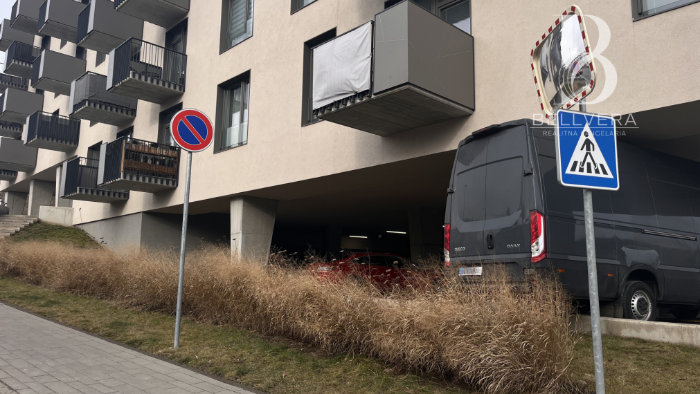 PRENÁJOM: Kryté parkovacie miesto – BYTY DUO