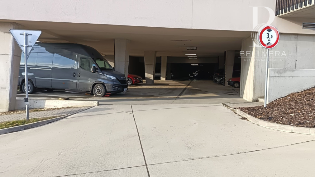 PRENÁJOM: Kryté parkovacie miesto – BYTY DUO