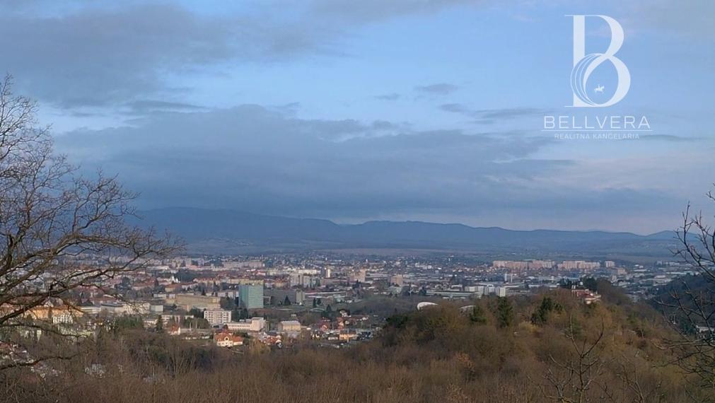 Výhľad na Kalváriu a celé mesto každý deň ako z pohľadnice.