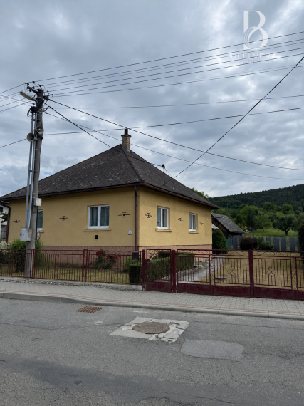 REZERVOVANÉ |Rodinný dom s garážou, stodolou a záhradou 1241 m² – Stuľany