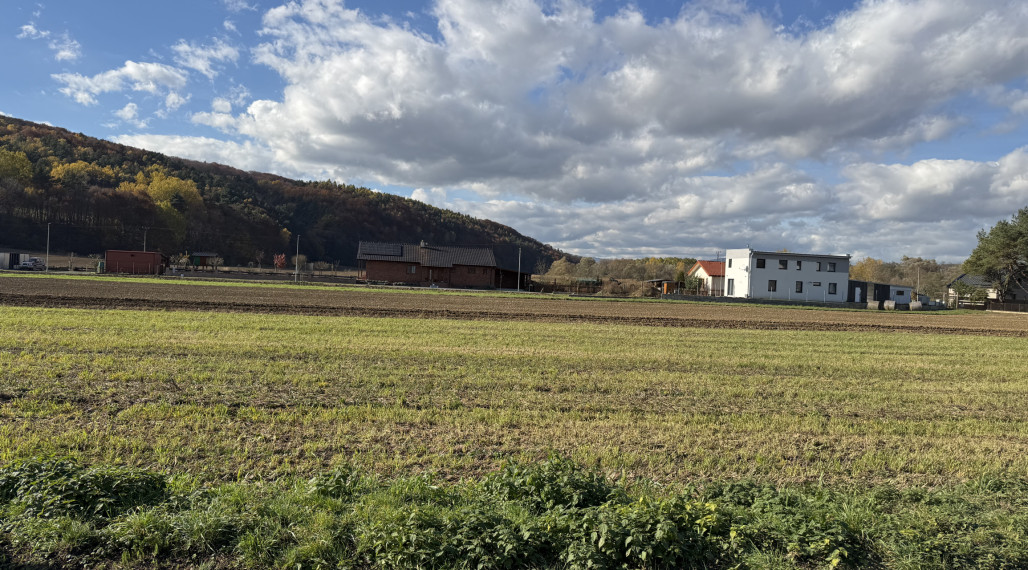 Stavebný pozemok 724 m² – ideálne bývanie pri Prešove