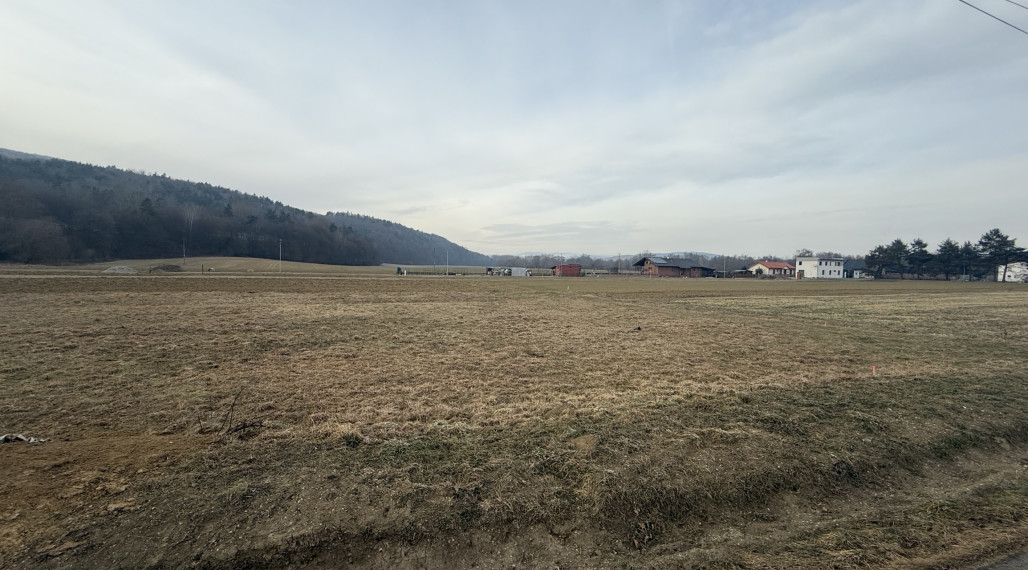 Vymeňte byt za dom: pozemok 599 m² pri Prešove