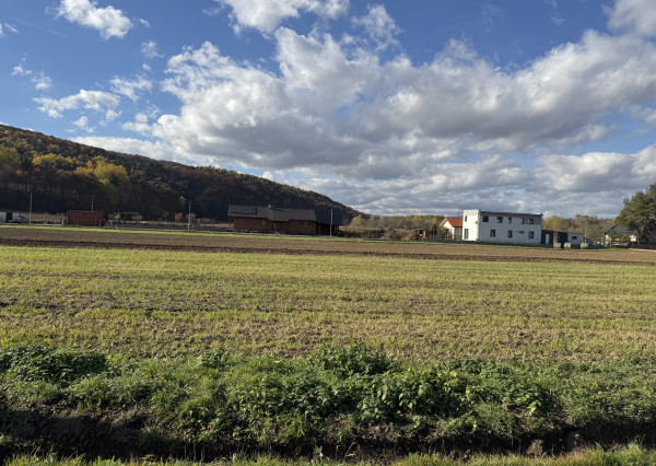 Stavebný pozemok 724 m² – ideálne bývanie pri Prešove