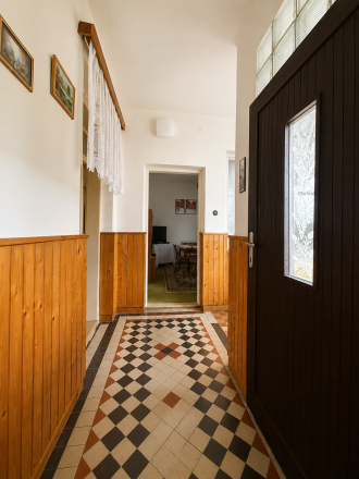 PREDANÉ |Rodinný dom s garážou, stodolou a záhradou 1241 m² – Stuľany - fotografia 10